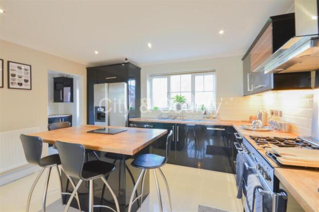 kitchen 2.jpg