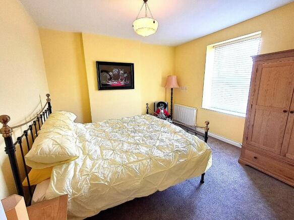 6 bed Semi-Detached for sale Image 8