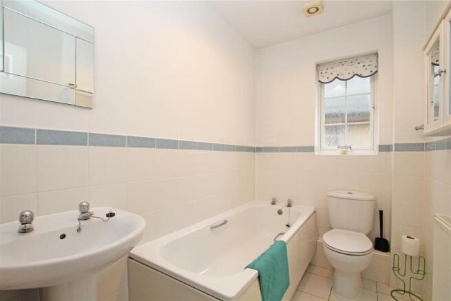 20DC - Bathroom.jpg