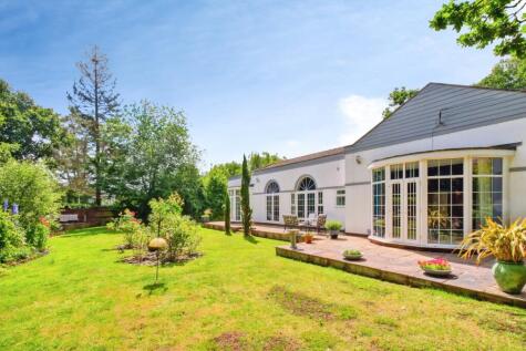 Avon Castle Drive, Ringwood, BH24