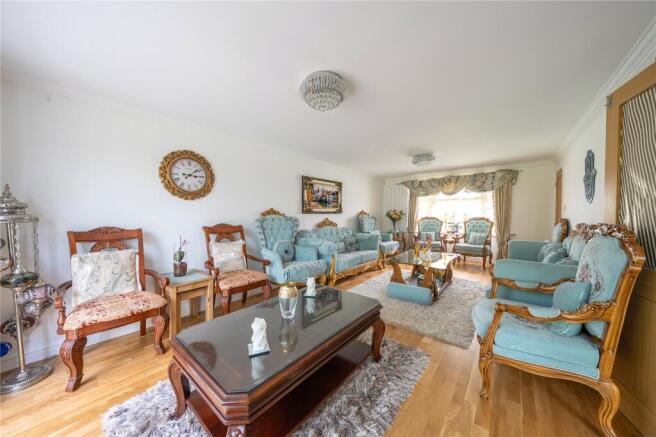 4 bed Detached for sale Image 11