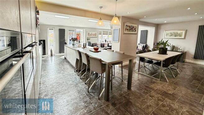 4 bed Detached for sale Image 7