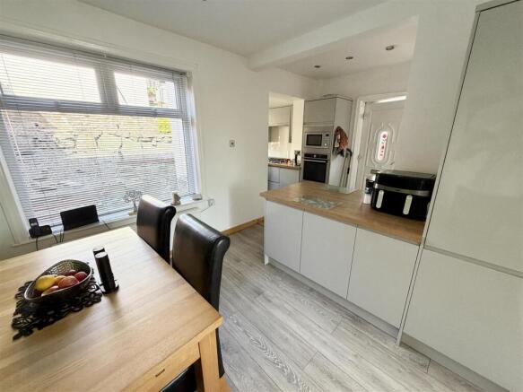 3 bed Semi-Detached for sale Image 4