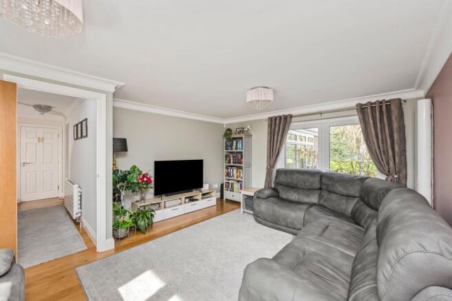 Bridgelands, Copthorne, RH10 photo 4