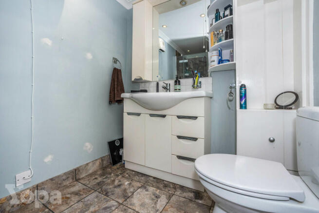 Bathroom (Ground Floor)