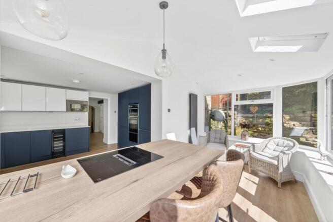 OPEN PLAN BREAKFAST KITCHEN