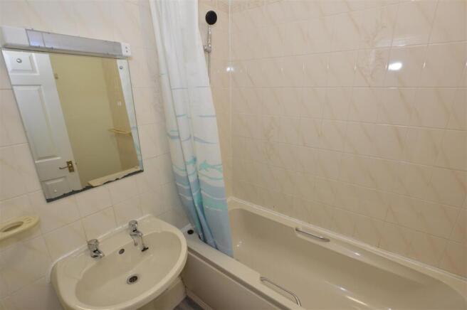 2 bed Apartment for sale Image 6