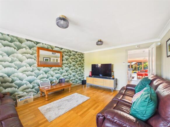 4 bed Detached for sale Image 8