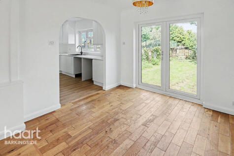 Caterham Avenue, Clayhall