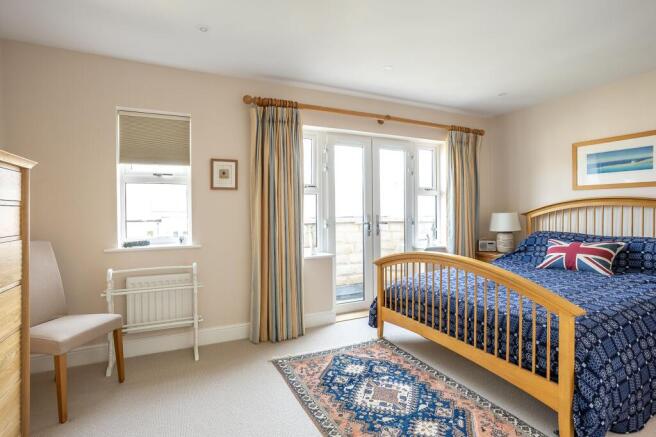 4 bed Town House for sale Image 9