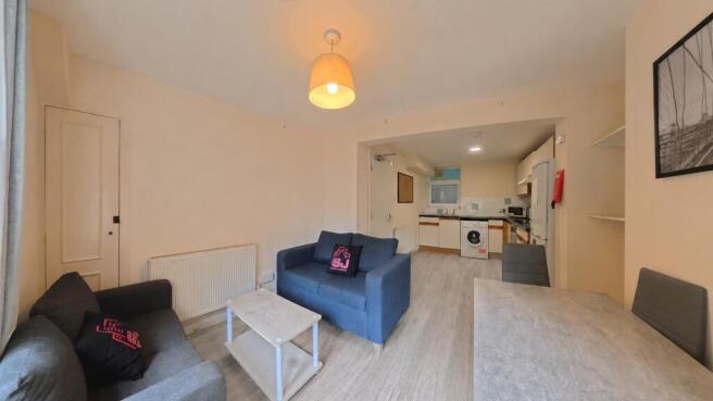 Lounge/Kitchen