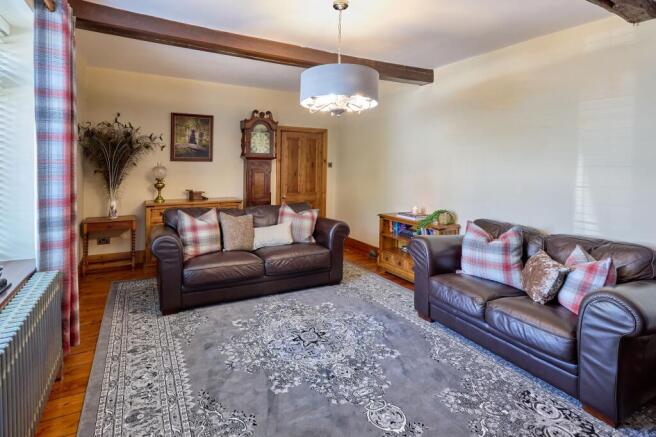 5 bed Detached for sale Image 7