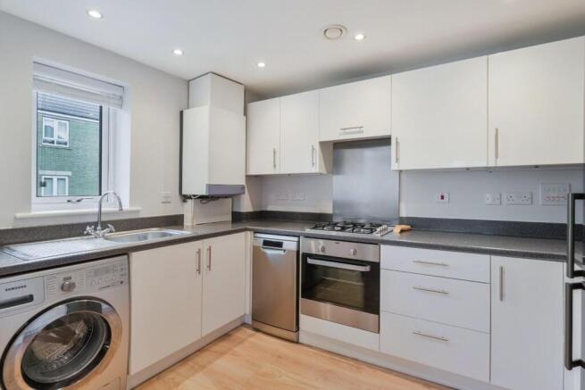 Sherwood Way, Epsom, KT19 photo 4