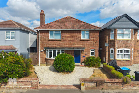 Avon Road West, Christchurch, BH23 2