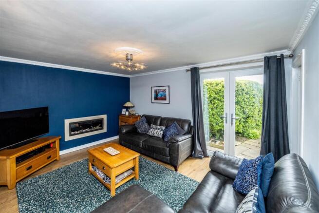 4 bed Semi-Detached for sale Image 11