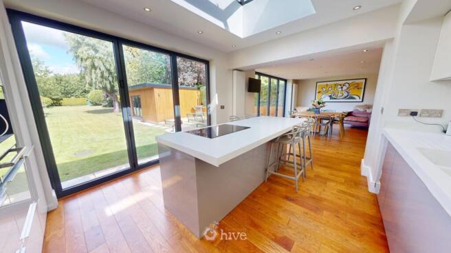 5 bed Semi-Detached for sale Image 6