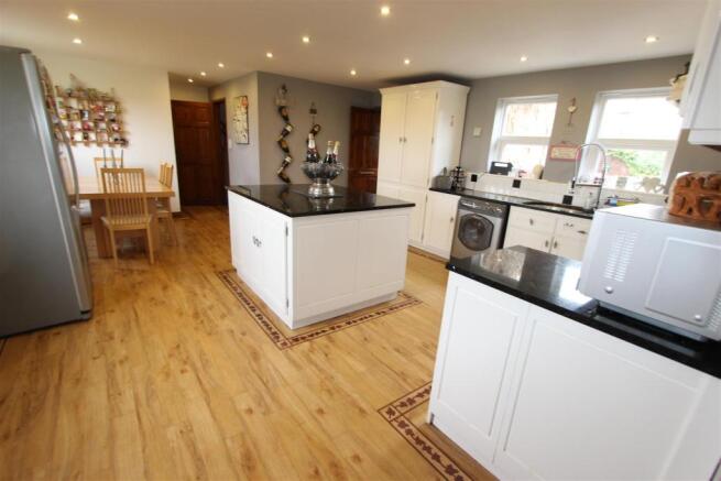Kitchen/Breakfast Ro