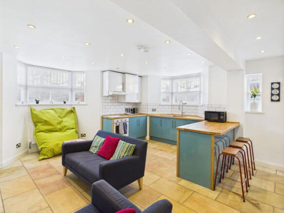 4 bed Town House for sale Image 6