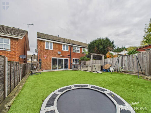 CAM03218G0-PR0806-STILL015-thumbnail-h750-70