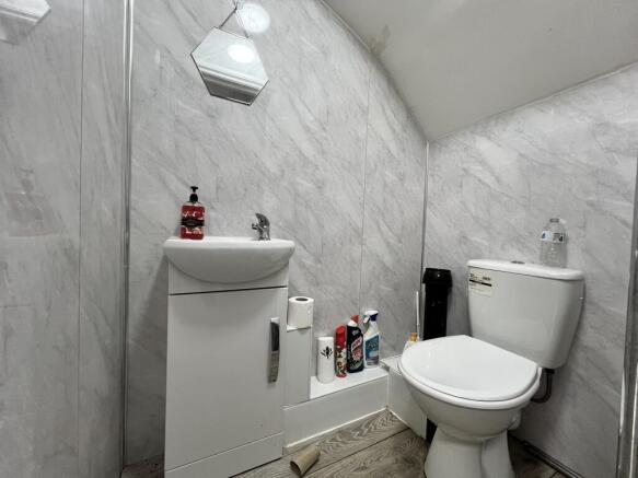 3 bed Apartment for sale Image 5