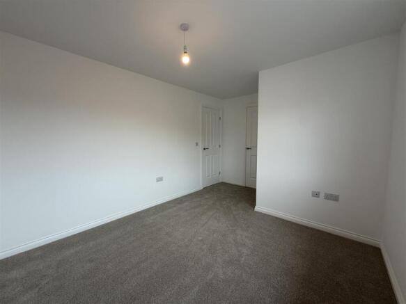 3 bed Semi-Detached to rent Image 10