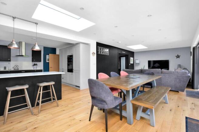 Kitchen/ Dining Room