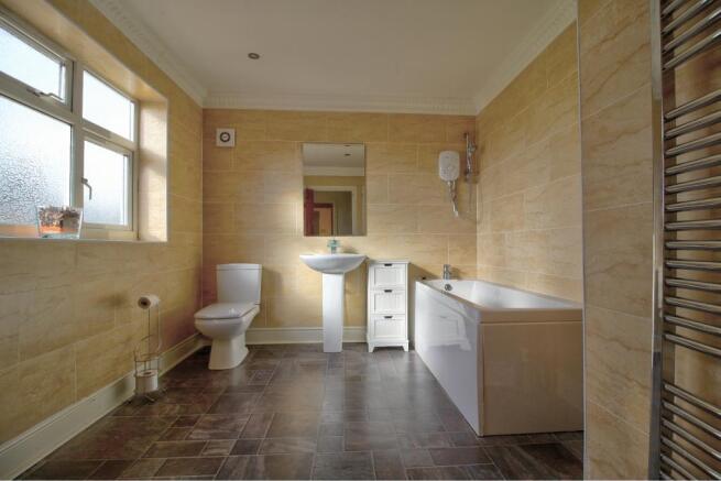 Upstairs Family bathroom 1
