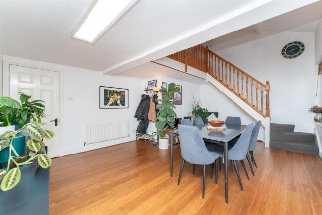 32 Osterley Gdns Recp a.jpg