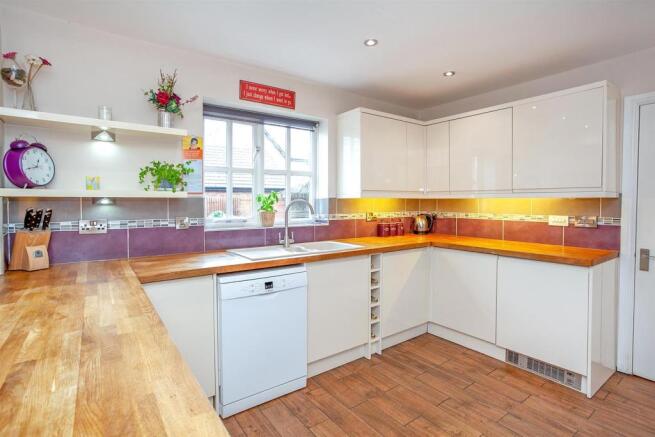 Kitchen 3.jpg