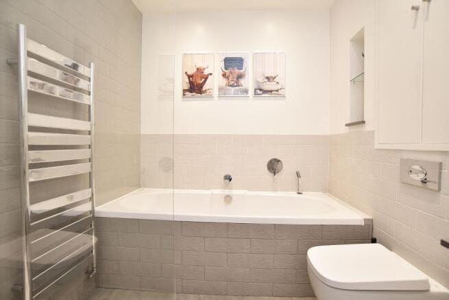 4 bed Town House for sale Image 11