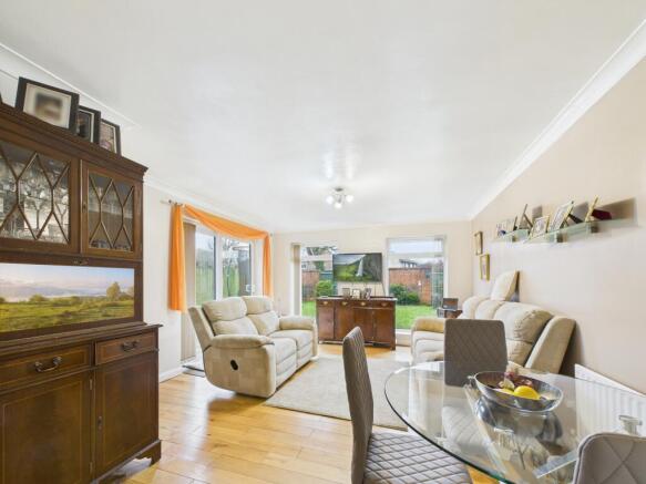 CAM04018G0-PR0415-STILL015