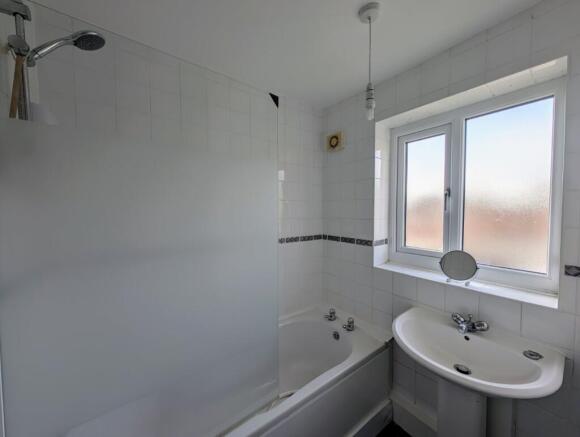 3 bed Terraced to rent Image 10