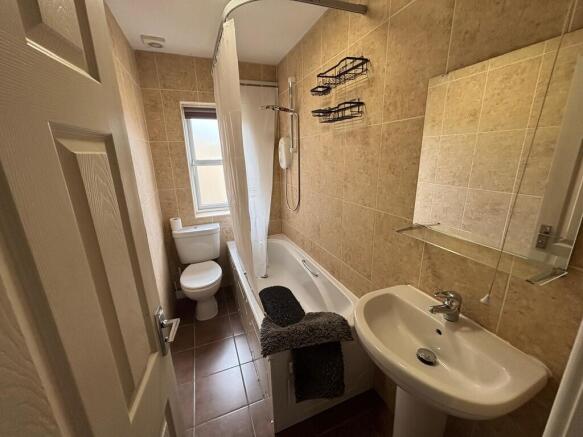 3 bed Semi-Detached to rent Image 11