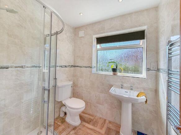 4 bed Detached for sale Image 7