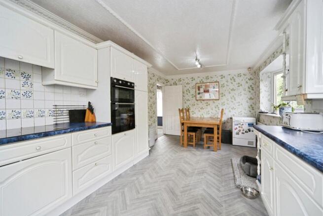 4 bed Detached for sale Image 6