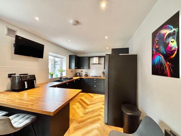 Hallswelle Grove, Great Barr, Birmingham B43 7DX photo 4