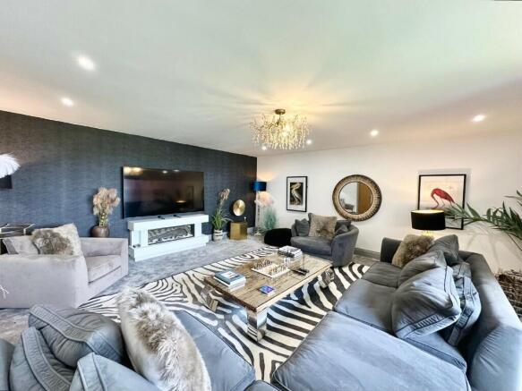 5 bed Semi-Detached to rent Image 6
