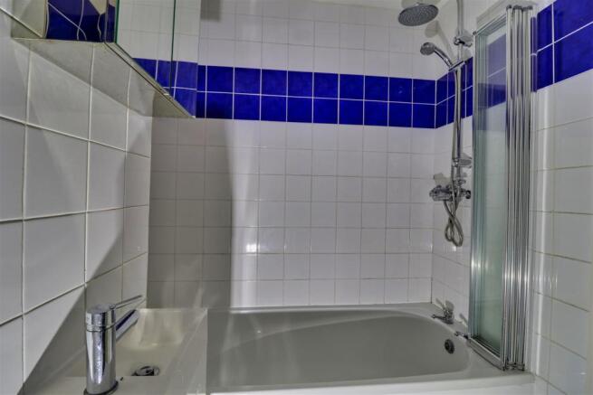 bathroom_1.jpg