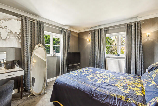 5 bed Detached for sale Image 10