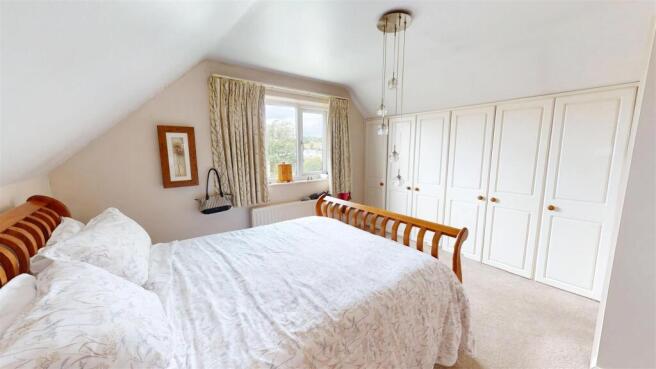 4 bed Detached for sale Image 8