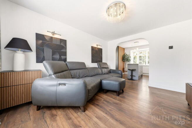 3 bed Detached for sale Image 6