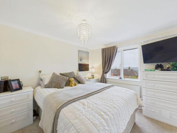 4 bed Semi-Detached for sale Image 9