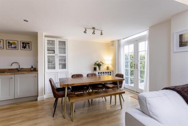 3 bed House for sale Image 4