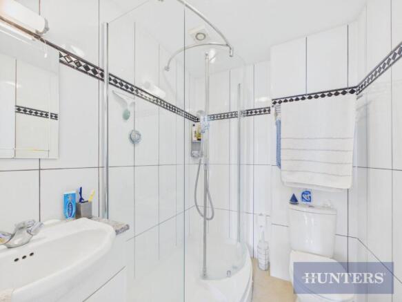 3 bed Apartment for sale Image 11
