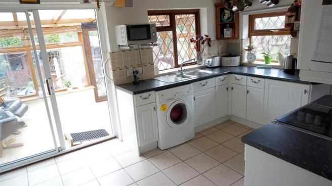EXTENDED FITTED KITCHEN