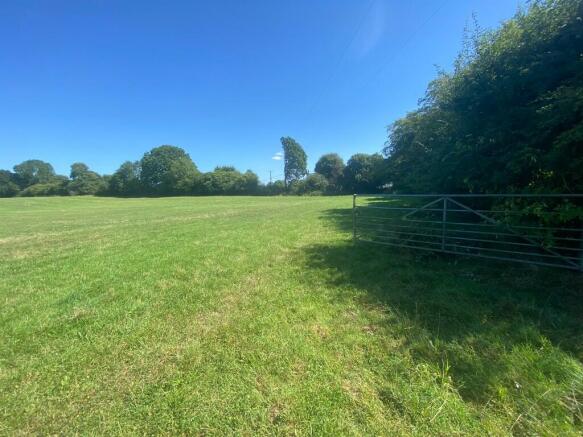 4 Bed Barn Conversion And 4 Acre Grounds photo 4