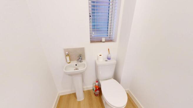 4 bed Detached for sale Image 8
