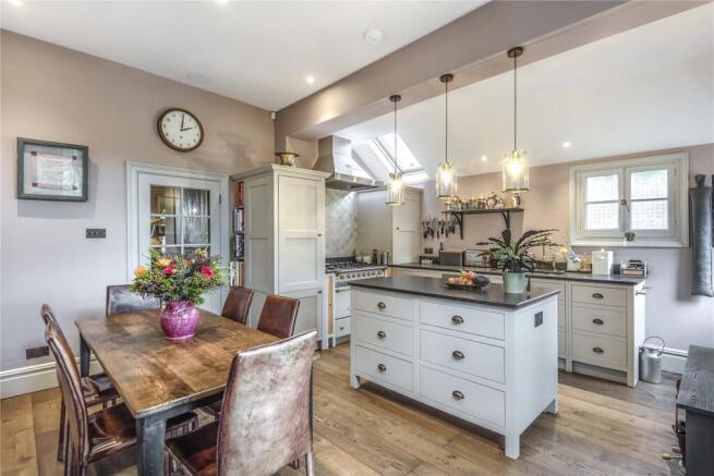 Kitchen/ Dining