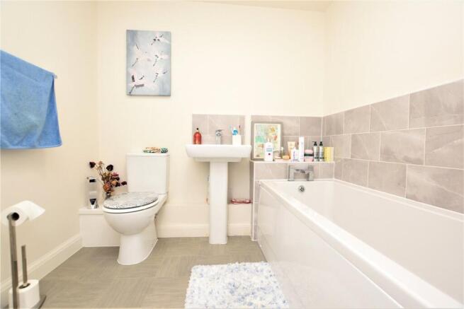 2 bed Apartment to rent Image 9