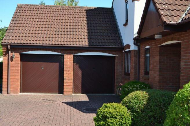Double garage 
